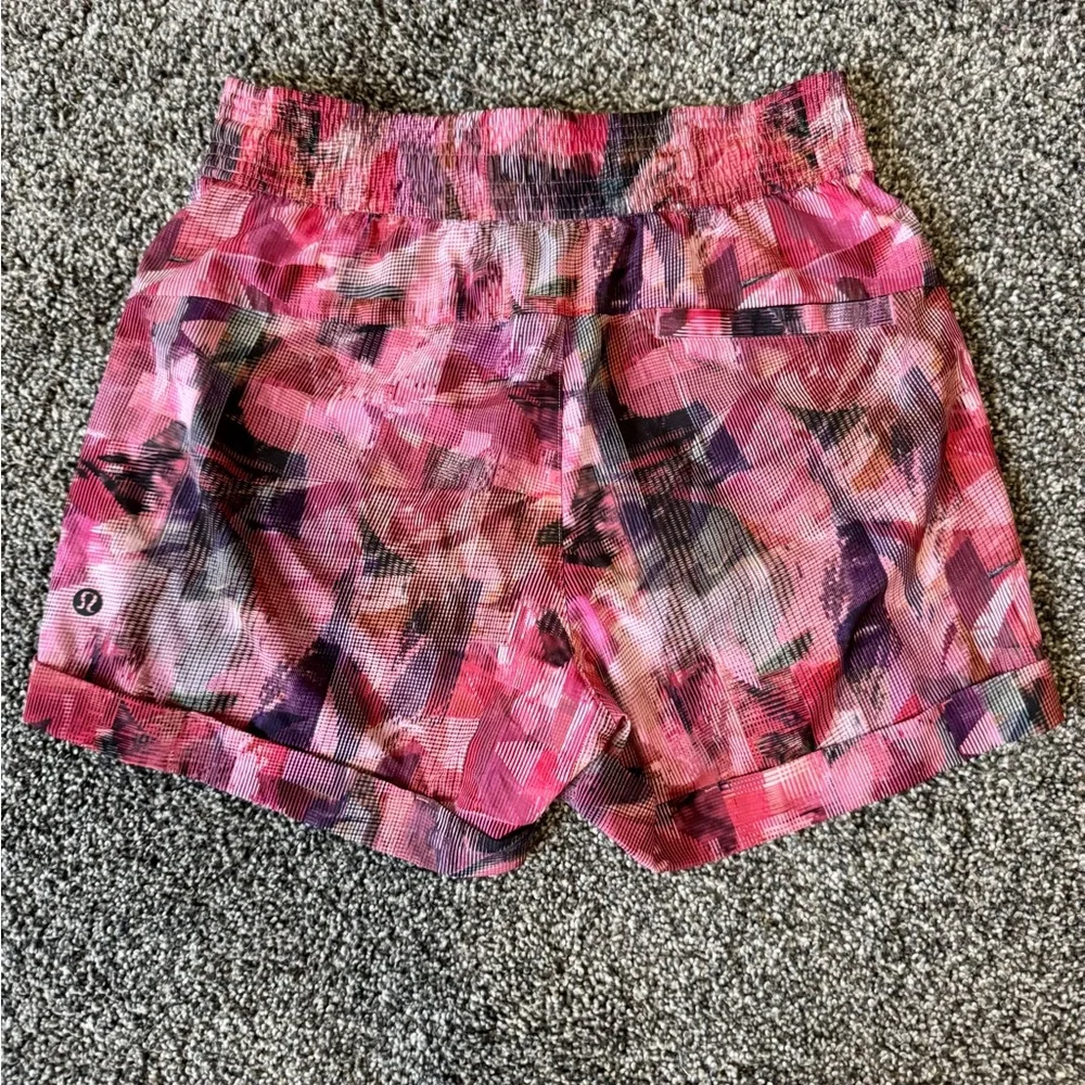 EUC Lululemon Spring Break Away Short *4-way Stretch 3